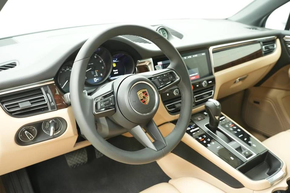 New 2026 Porsche Macan AWD/4WD image 4