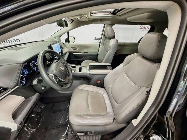 Used 2024 Toyota Sienna Limited AWD/4WD image 22