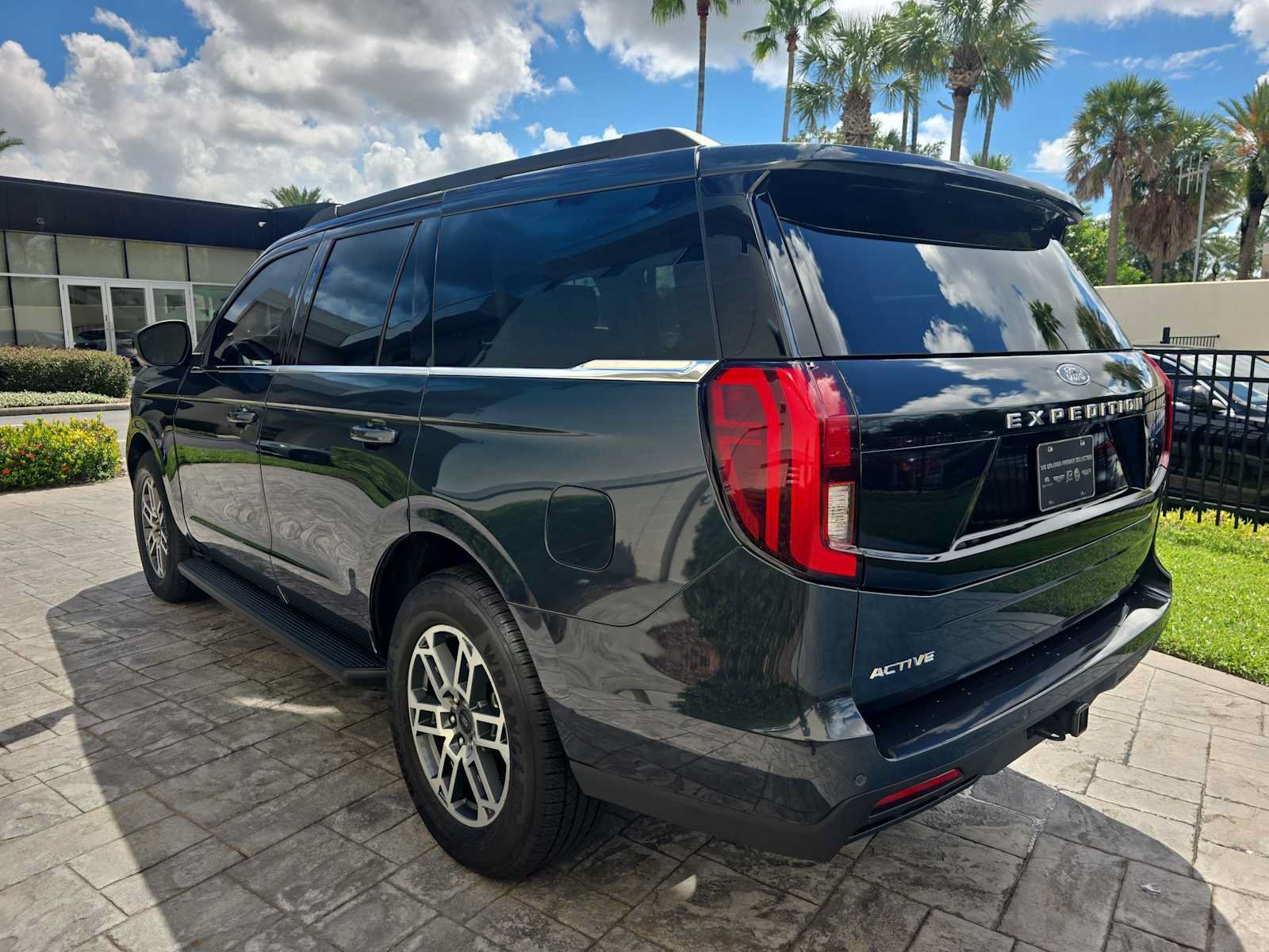 Used 2026 Ford Expedition Active RWD image 6