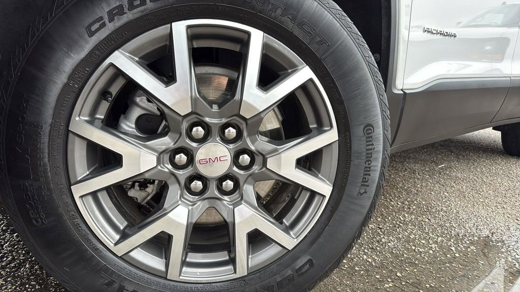Used 2023 GMC Acadia SLE FWD image 9