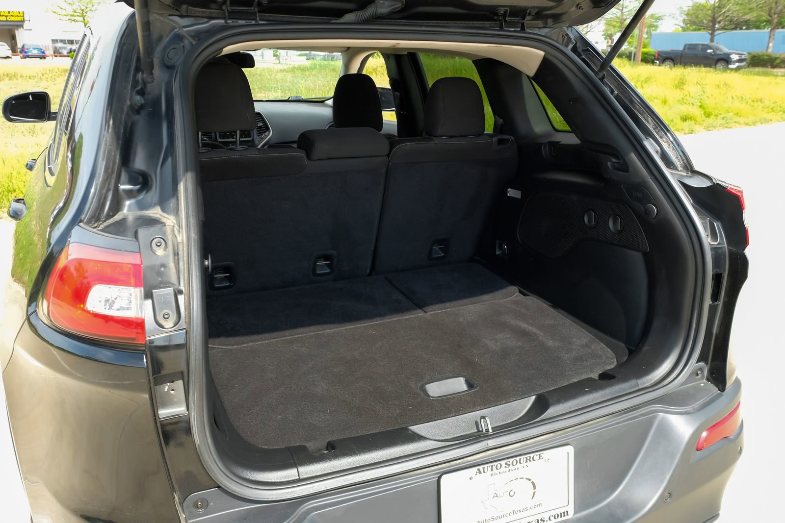 Used 2017 Jeep Cherokee Latitude w/ Safety/Convenience Group image 53