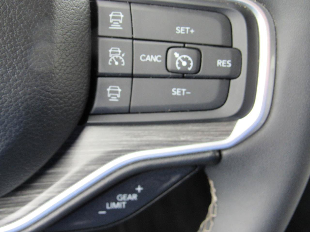 Used 2024 Jeep Wagoneer Series III AWD/4WD image 24