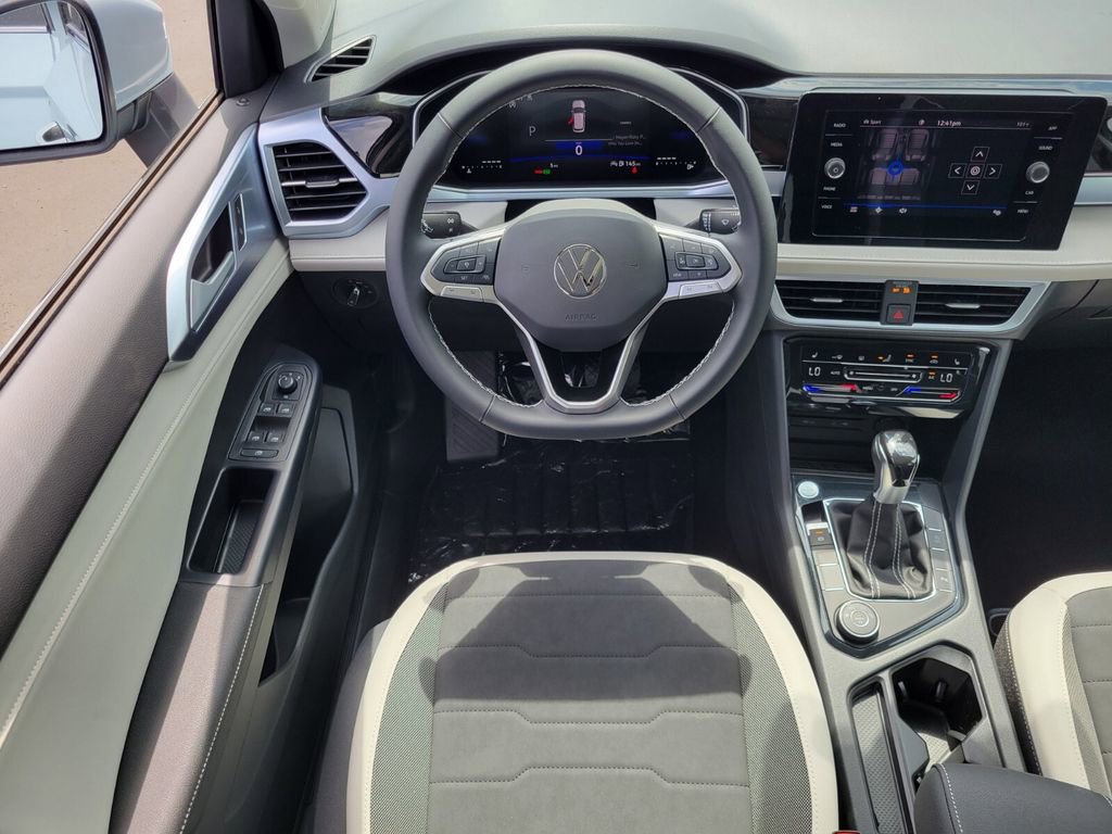 New 2025 Volkswagen Taos SE image 9