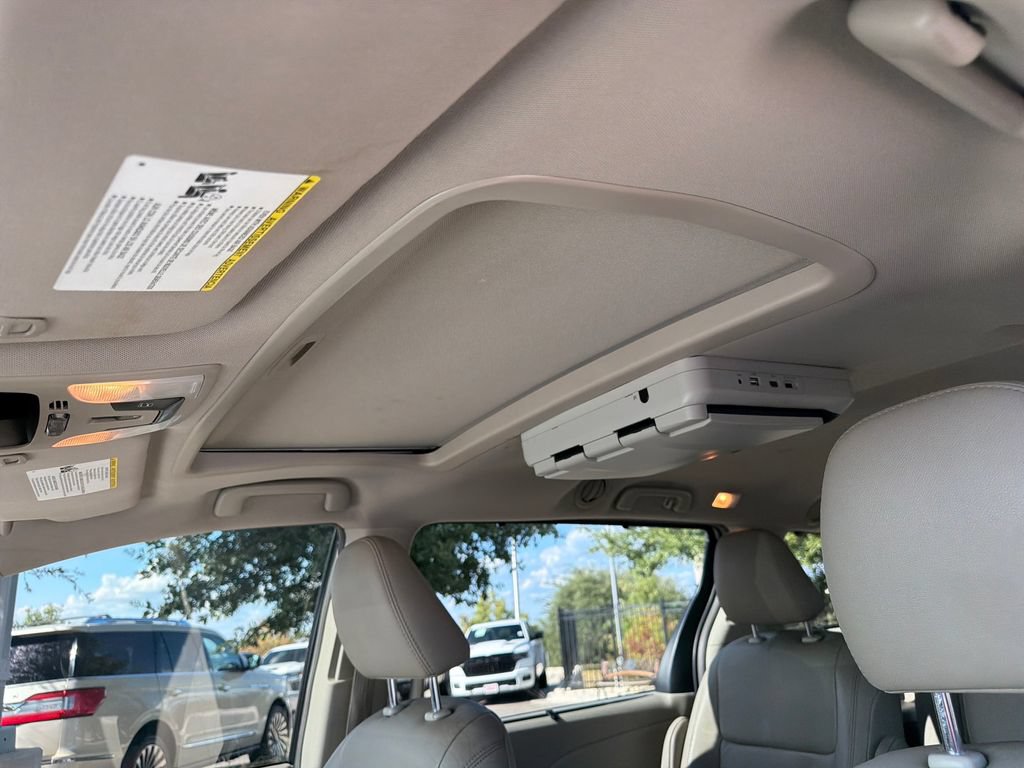 Used 2017 Toyota Sienna XLE w/ XLE Navigation Package FWD image 26