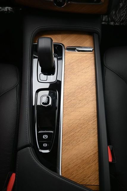 Used 2024 Volvo XC90 B5 Plus image 10