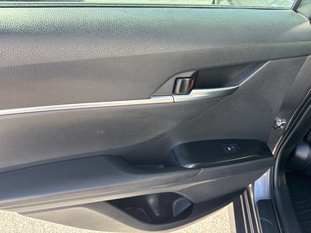 Used 2018 Toyota Camry LE FWD image 12