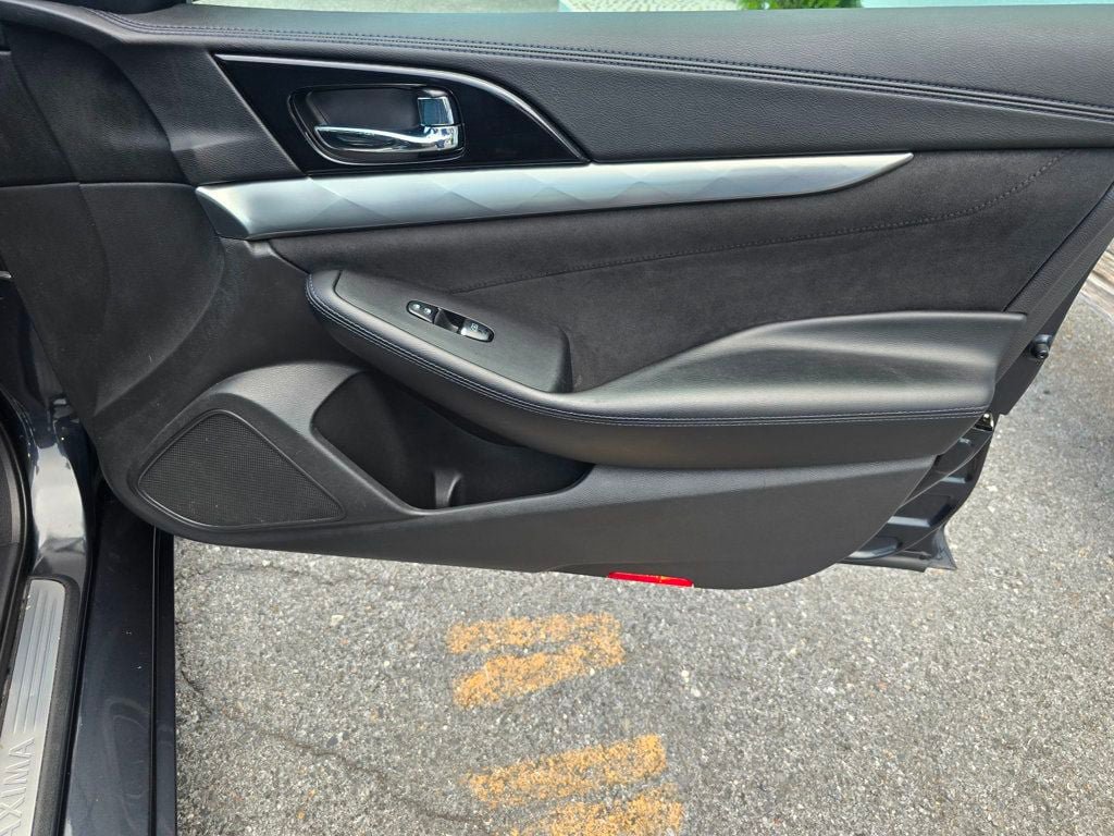 Used 2016 Nissan Maxima SR FWD image 19
