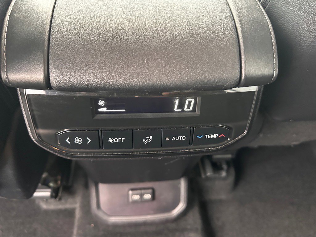Used 2024 Toyota Highlander XLE image 12