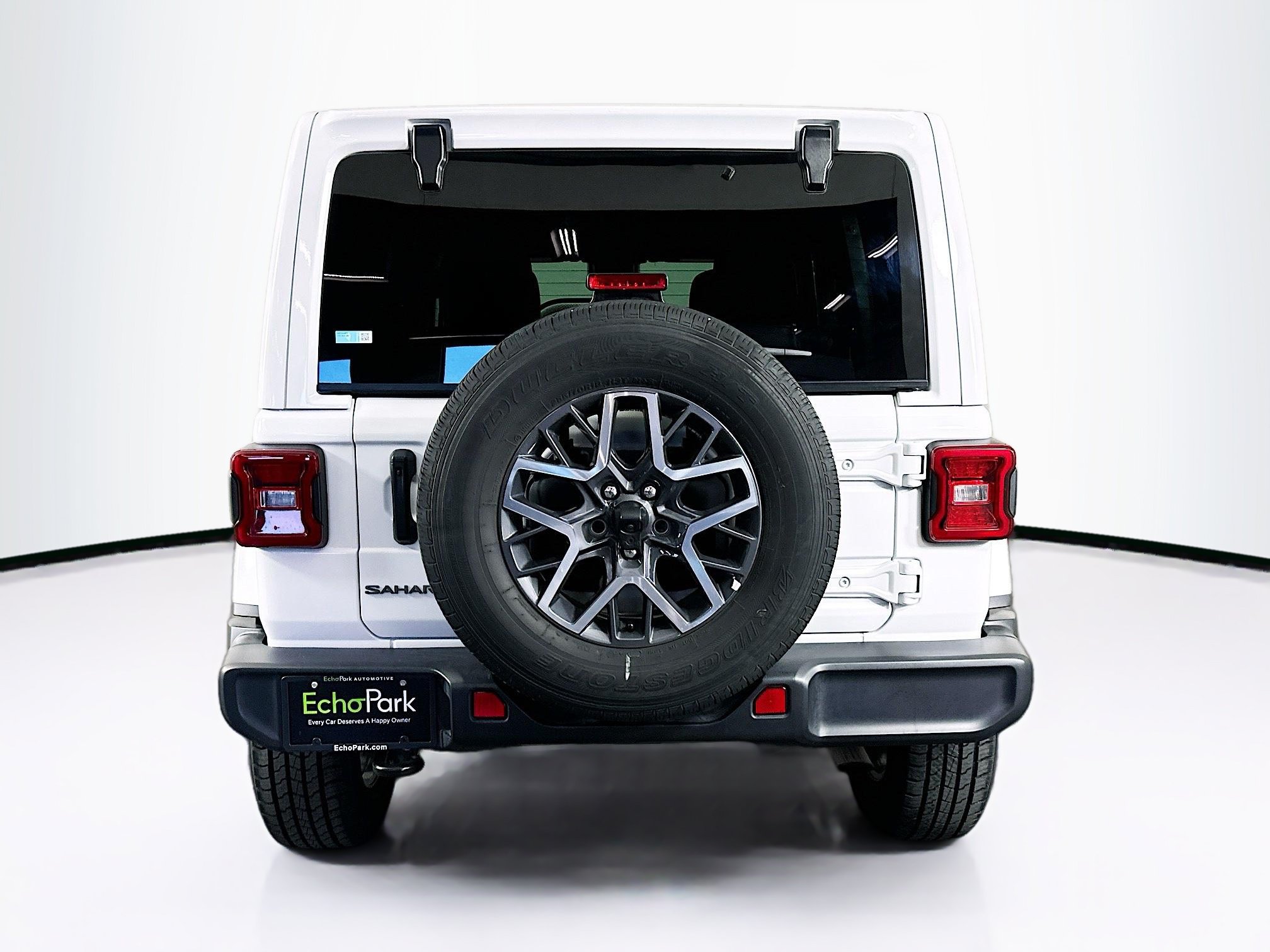 Used 2025 Jeep Wrangler Unlimited Sahara AWD/4WD image 7