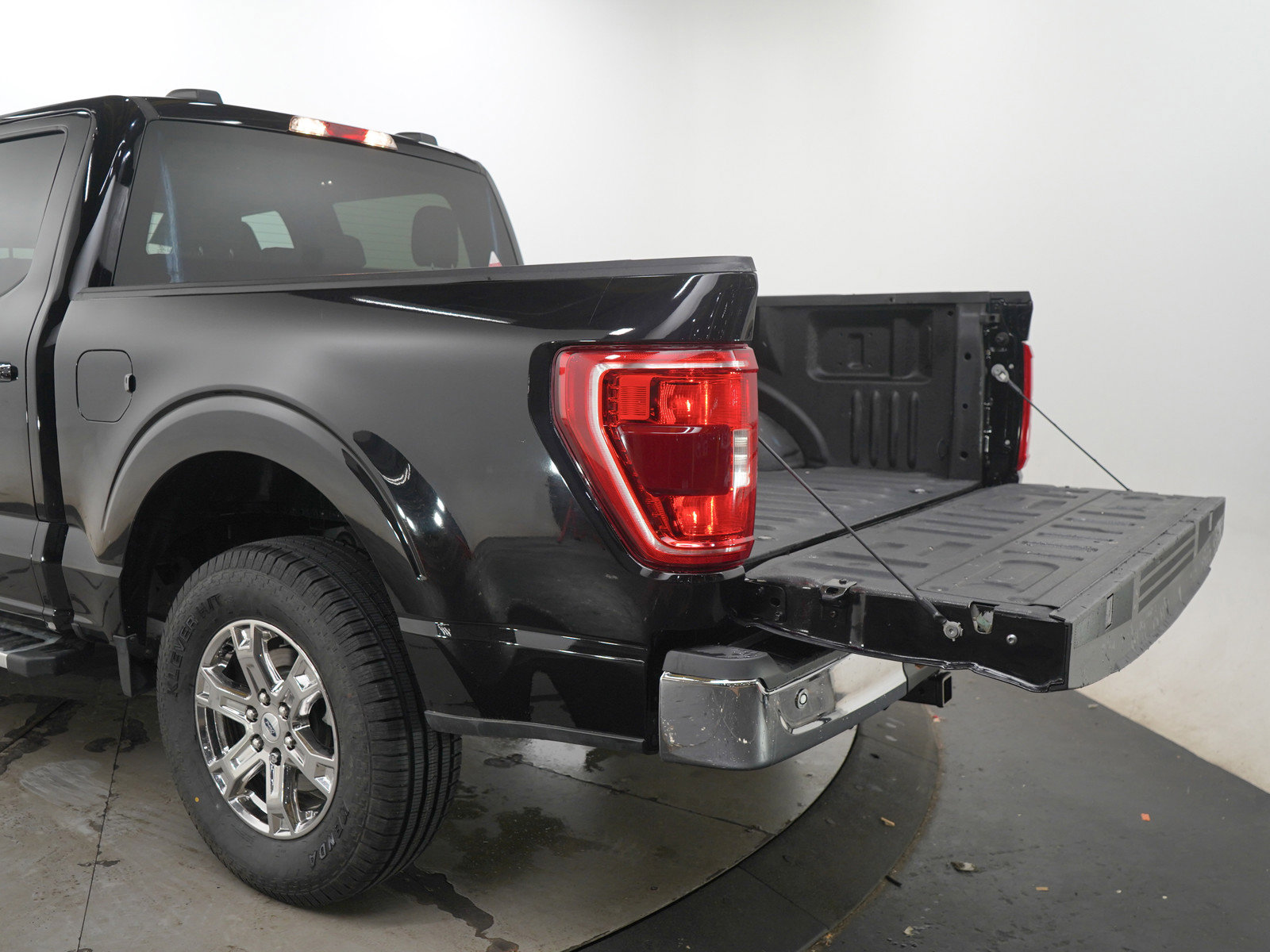 Used 2023 Ford F150 XLT w/ XTR Package AWD/4WD image 9