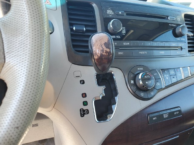 Used 2011 Toyota Sienna XLE FWD image 18