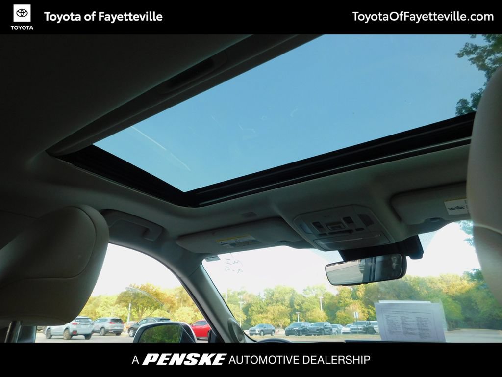 Used 2021 Toyota Highlander Limited FWD image 3