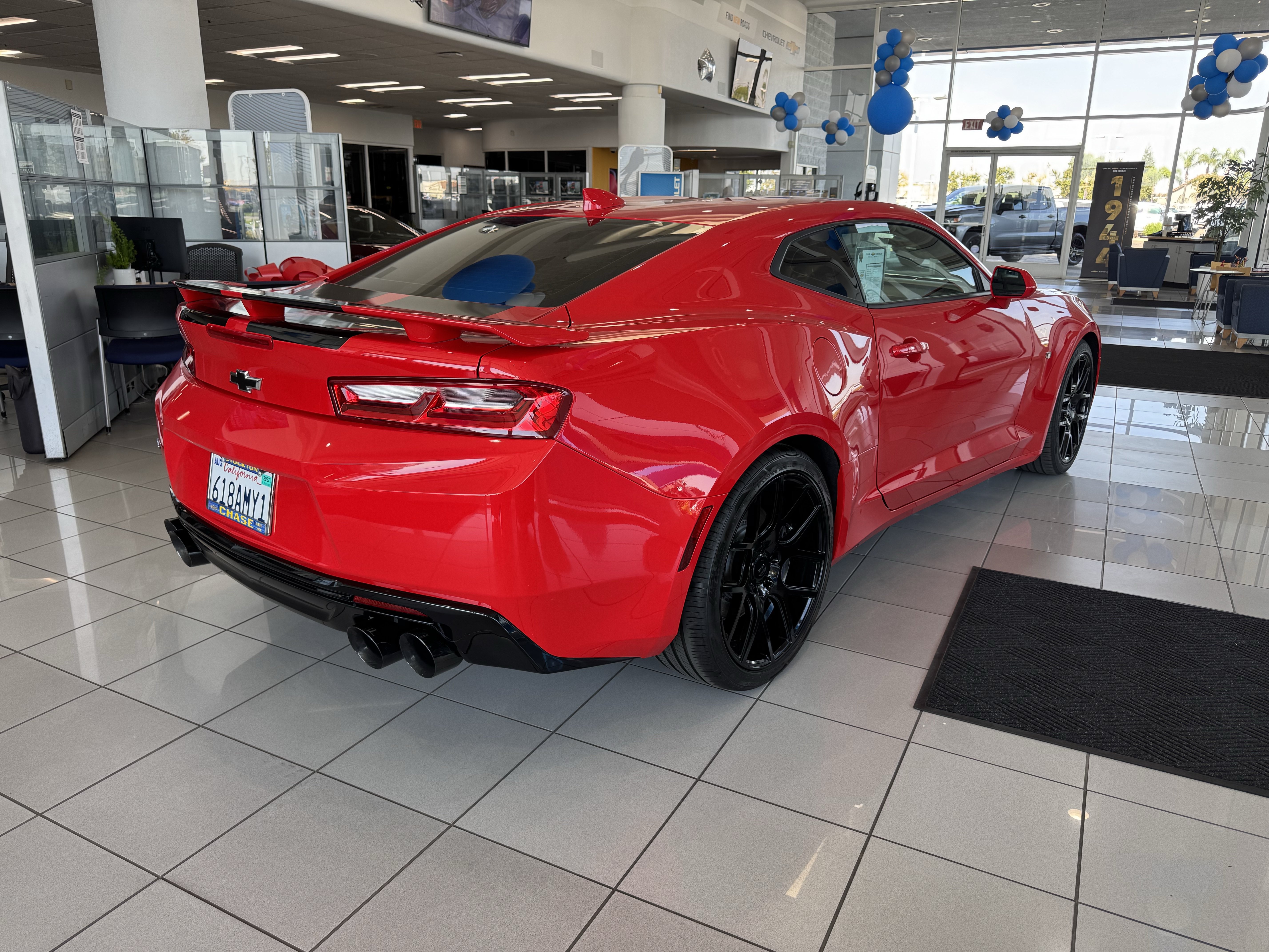 Used 2018 Chevrolet Camaro SS RWD image 6