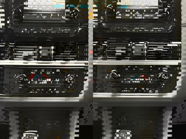 New 2025 Nissan Pathfinder SL w/ Black Appearance Package image 28