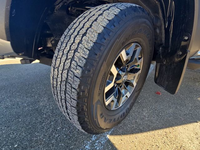 Used 2019 Toyota Tacoma TRD Off-Road image 31