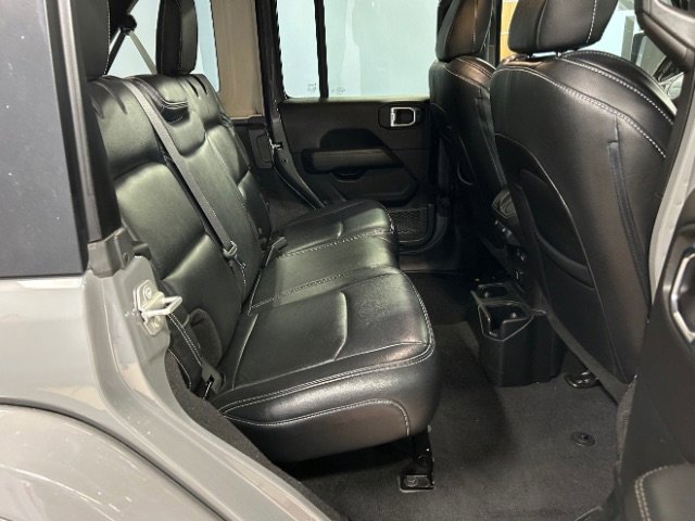 Used 2019 Jeep Wrangler Unlimited Sahara image 11