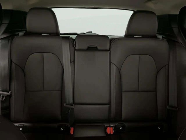 Used 2025 Volvo XC40 B5 Plus image 70