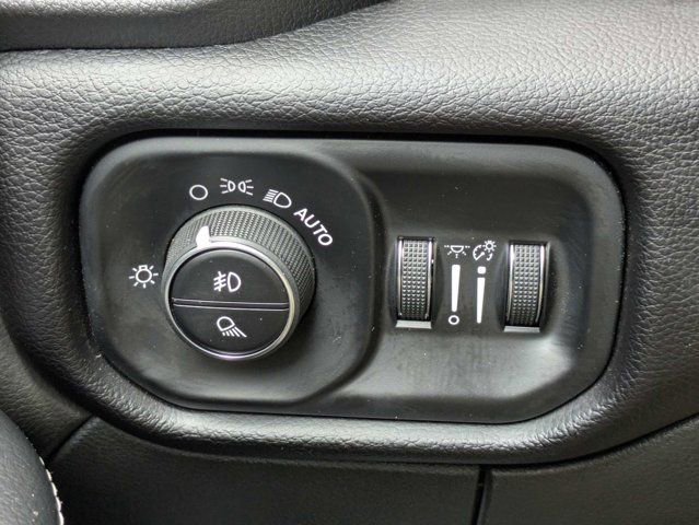 Used 2025 RAM 2500 Laramie AWD/4WD image 25