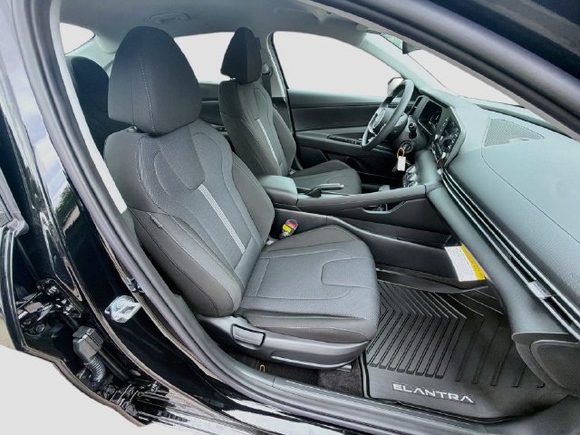 New 2026 Hyundai Elantra SE FWD image 27