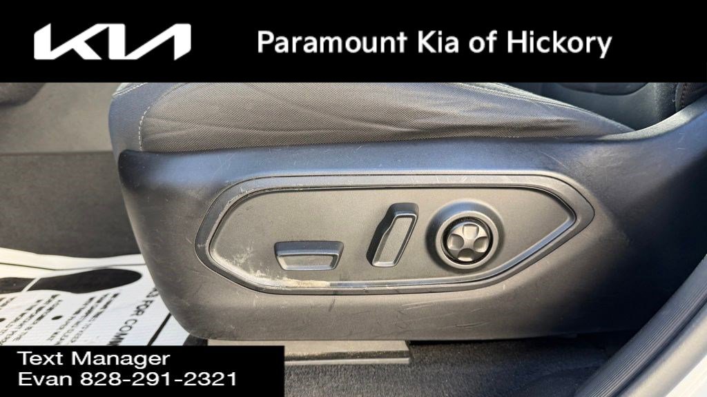 Used 2023 Jeep Grand Cherokee L Laredo image 4