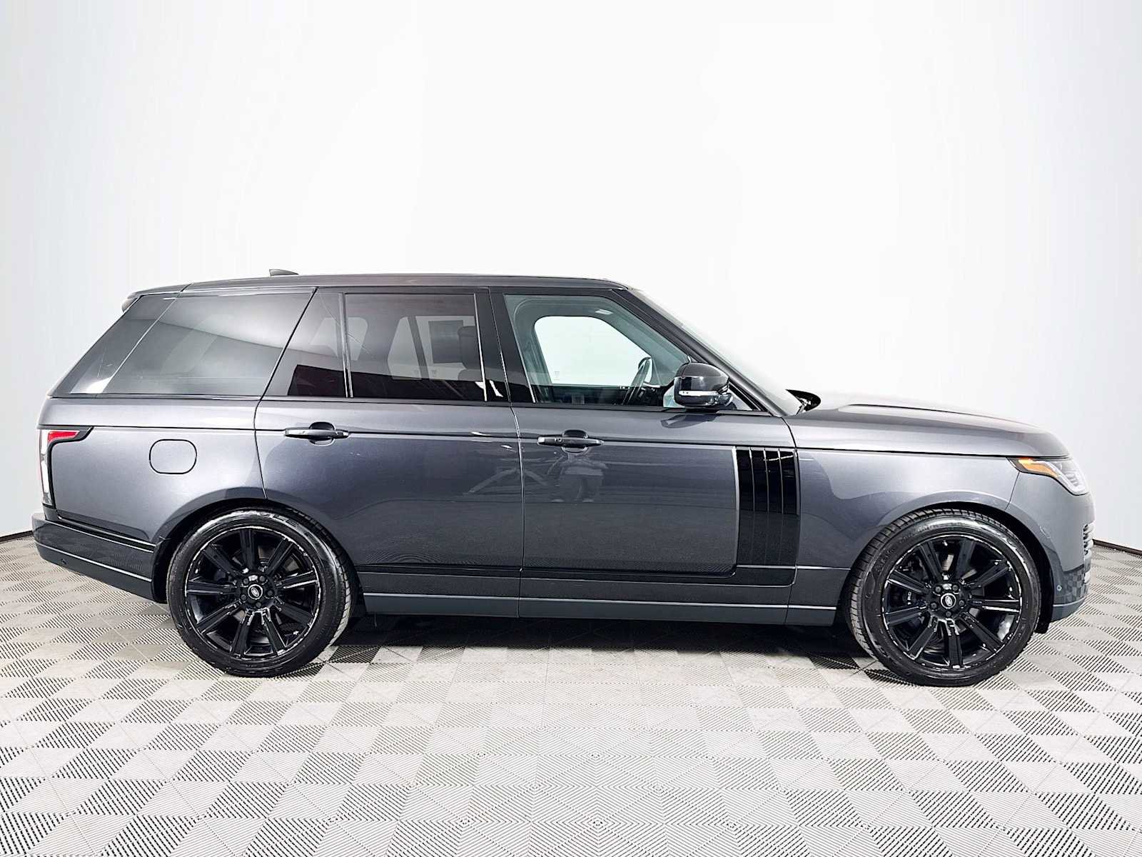 Used 2019 Land Rover Range Rover Supercharged AWD/4WD image 4