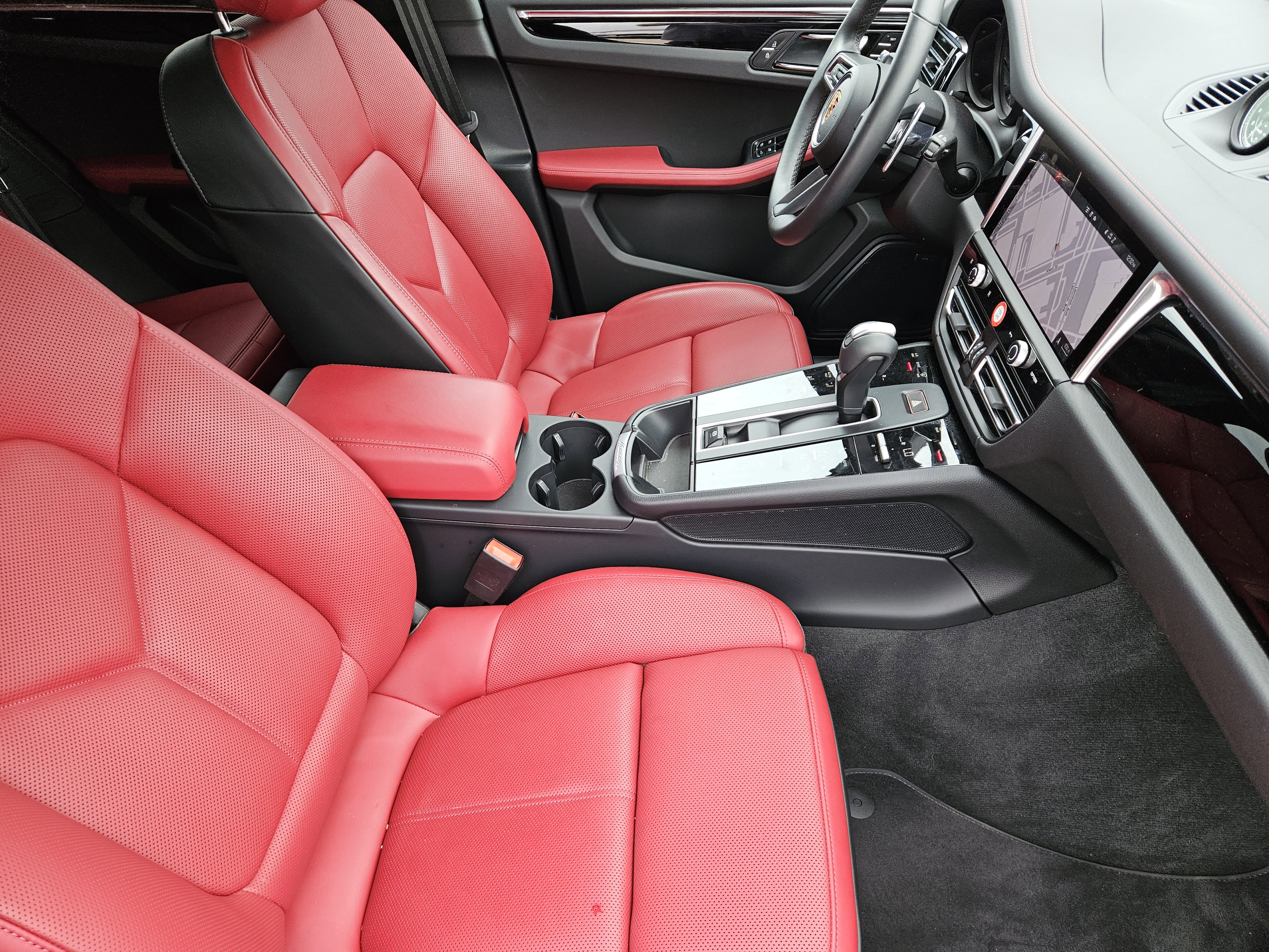 Certified 2026 Porsche Macan AWD/4WD image 15