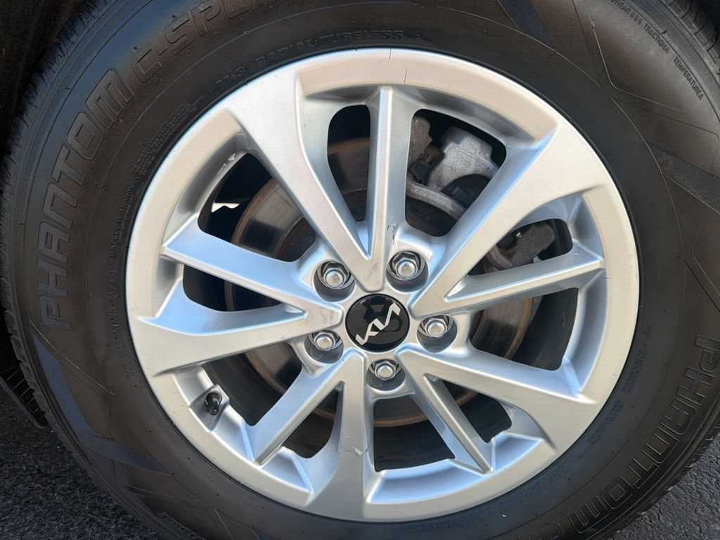 Used 2024 Kia Carnival LX FWD image 54