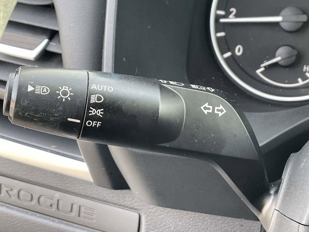 Used 2023 Nissan Rogue S image 20