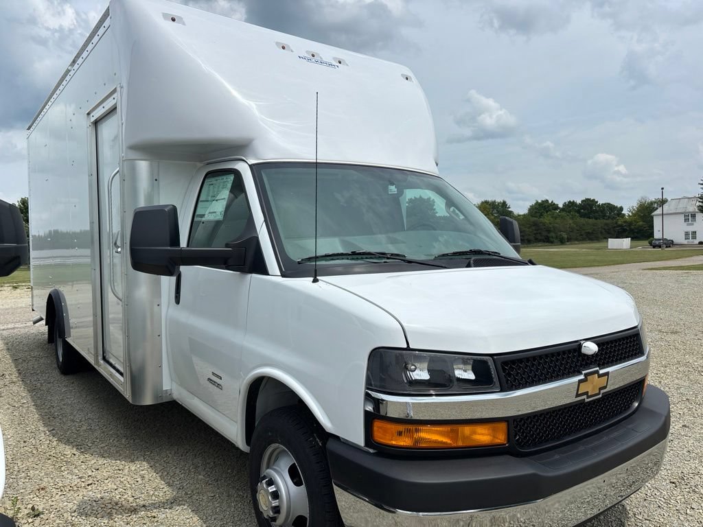 New 2026 Chevrolet Express 4500 w/ Power Convenience Package RWD image 2