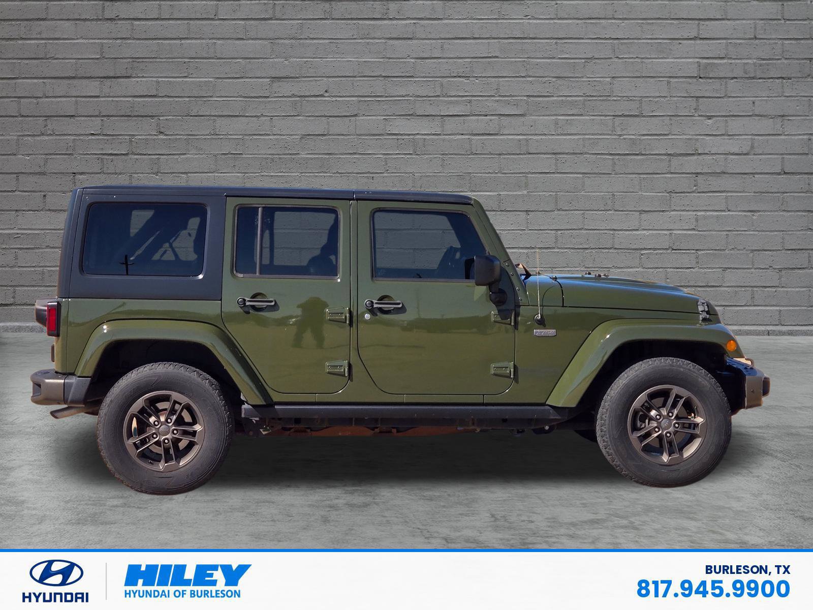 Used 2016 Jeep Wrangler Unlimited Sahara AWD/4WD image 3