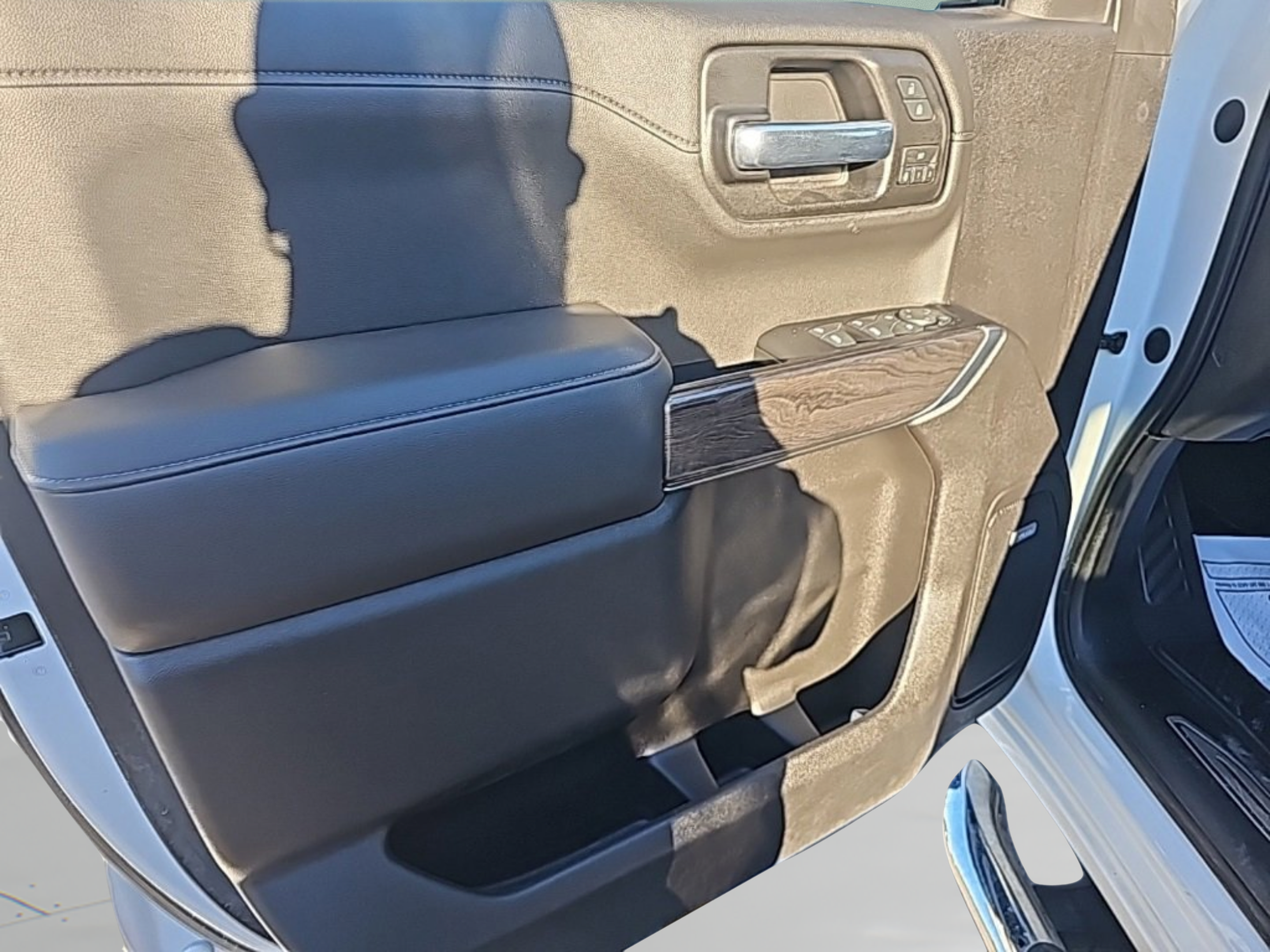 Used 2019 Chevrolet Silverado 1500 LTZ w/ LTZ Premium Package AWD/4WD image 12