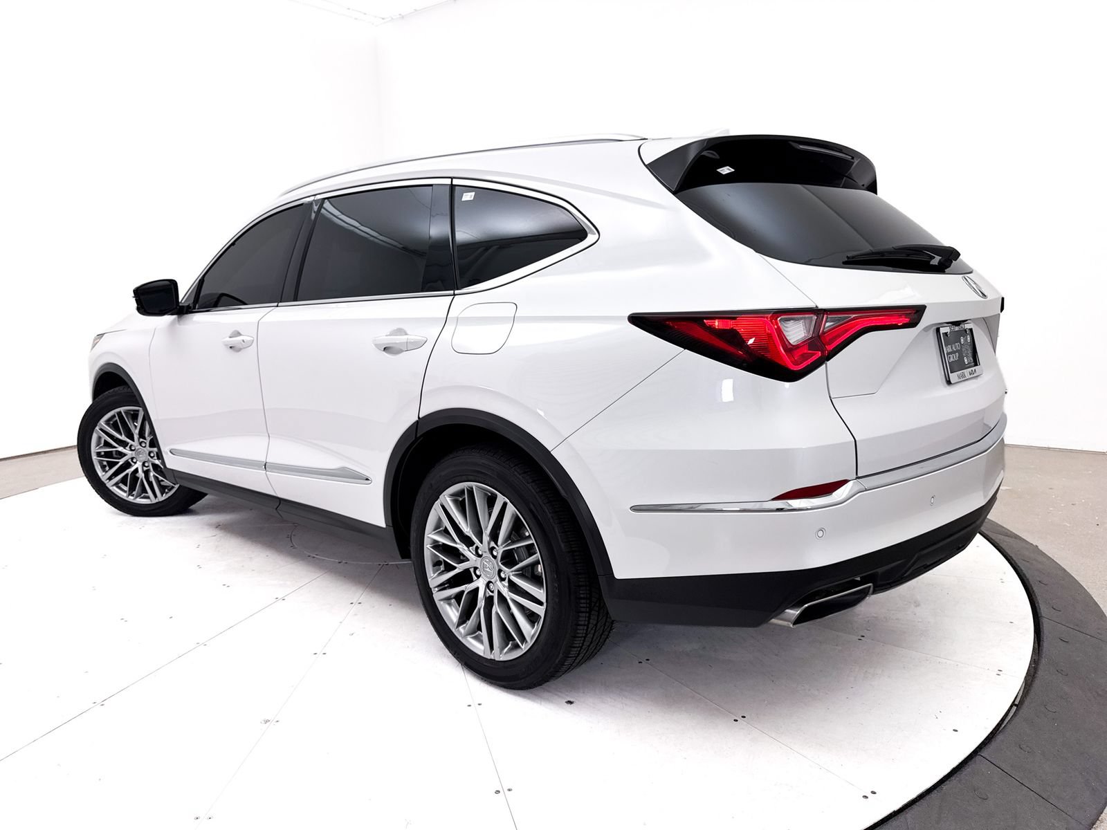 Used 2023 Acura MDX w/ Advance Package AWD/4WD image 2