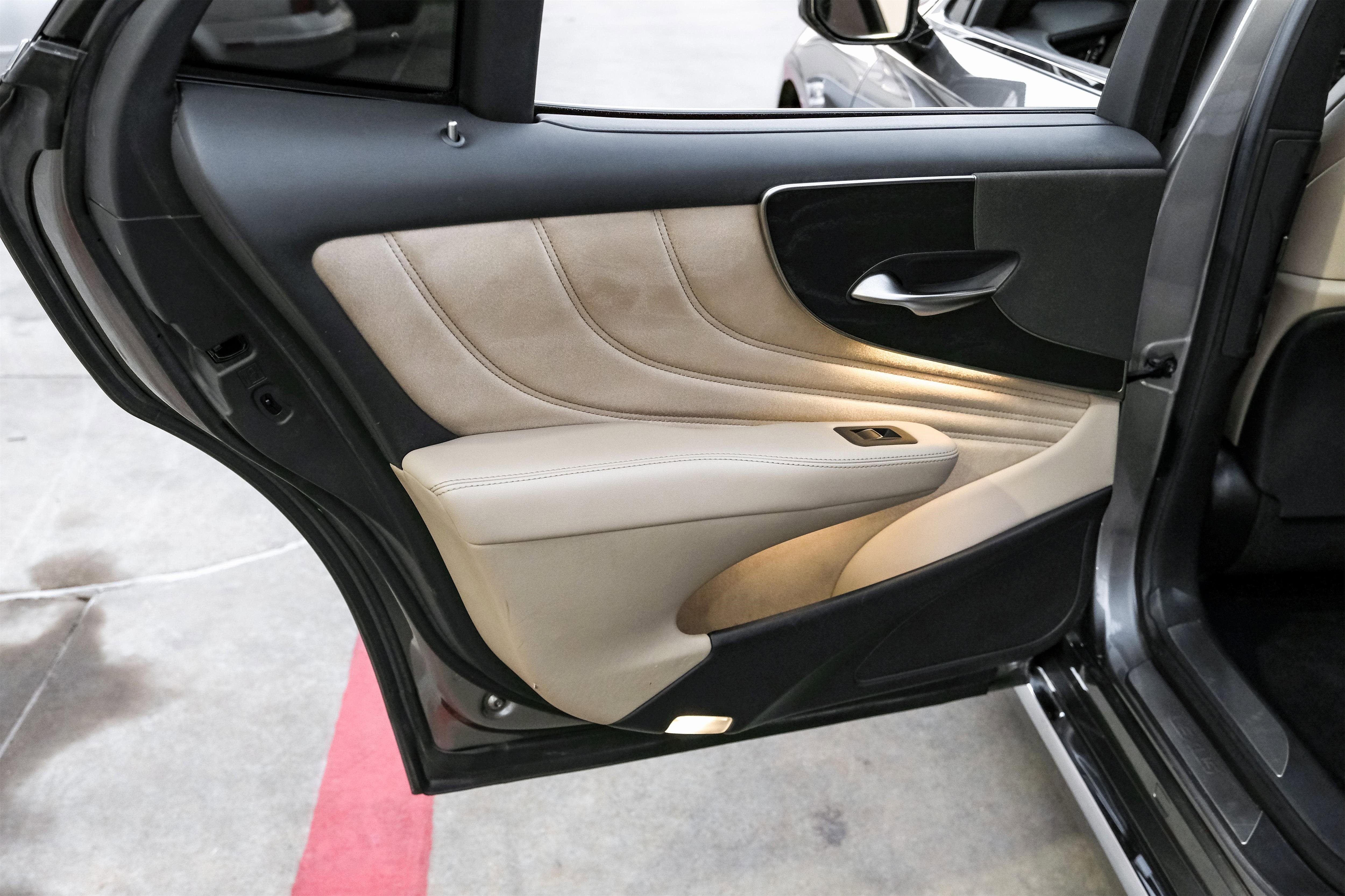 Used 2021 Lexus LS 500 w/ Accessory Package (Z1) image 50