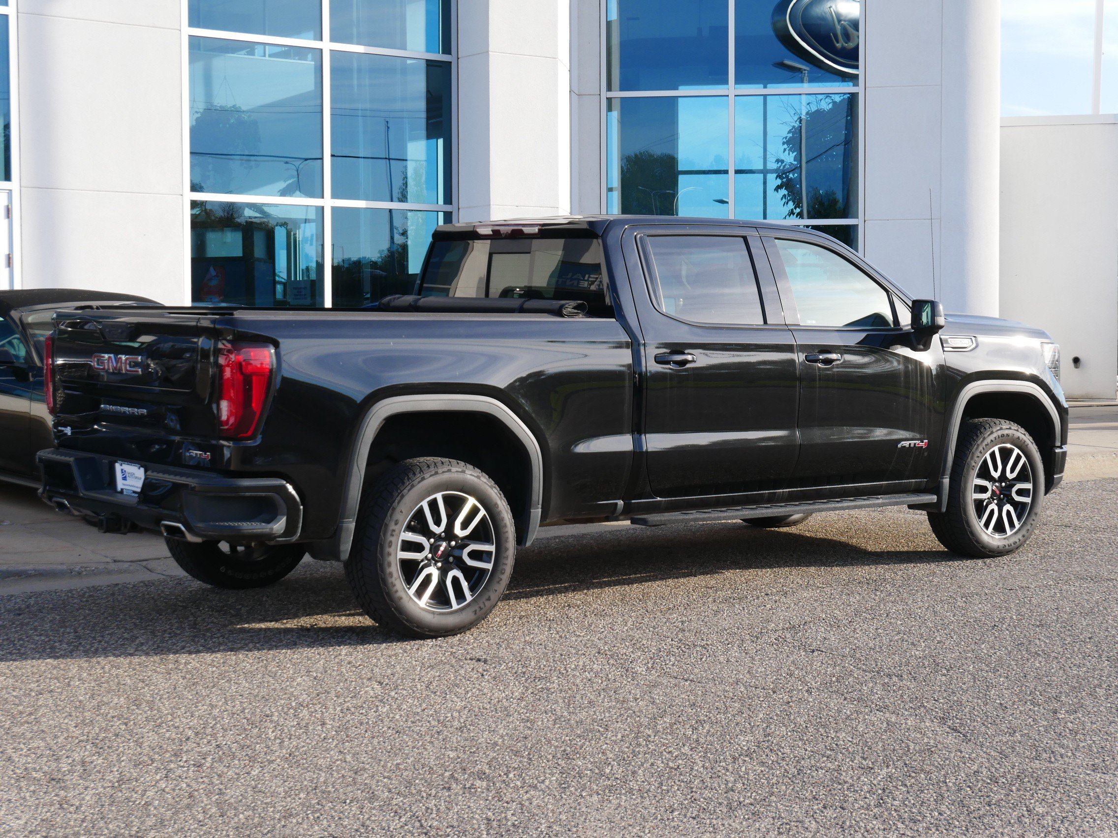 Used 2022 GMC Sierra 1500 AT4 w/ AT4 Premium Package AWD/4WD image 3