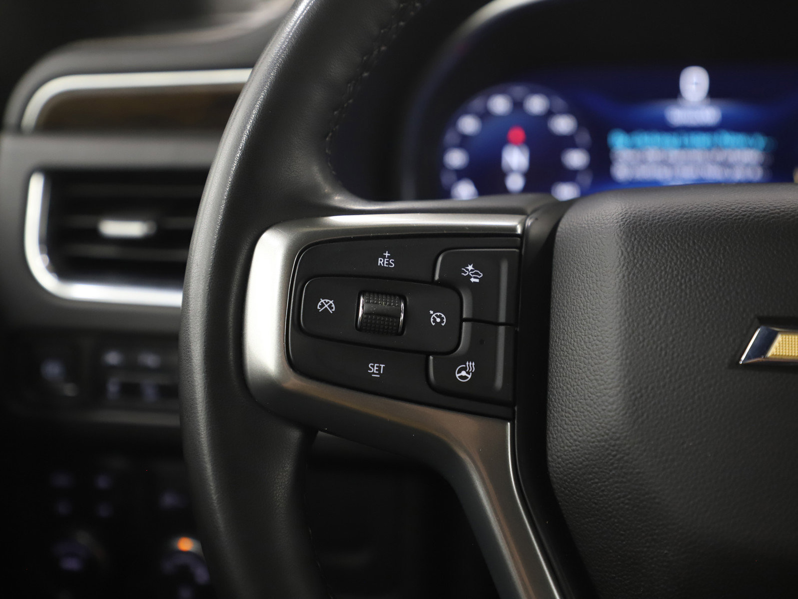 Used 2023 Chevrolet Suburban Premier AWD/4WD image 30