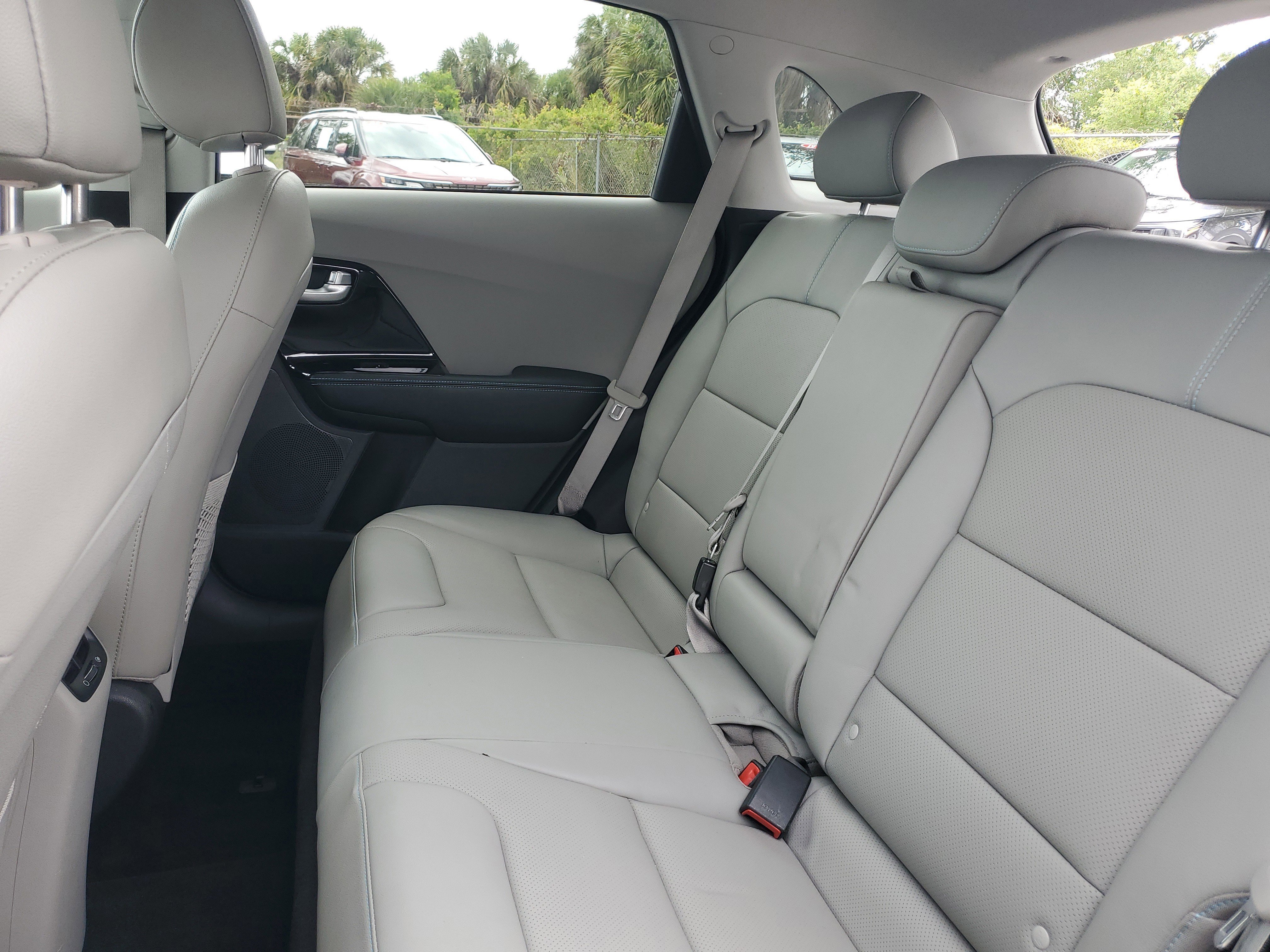 Used 2021 Kia Niro Touring SE image 11