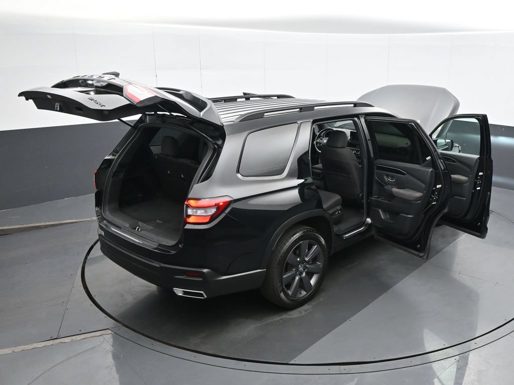 Used 2025 Honda Pilot Sport image 40