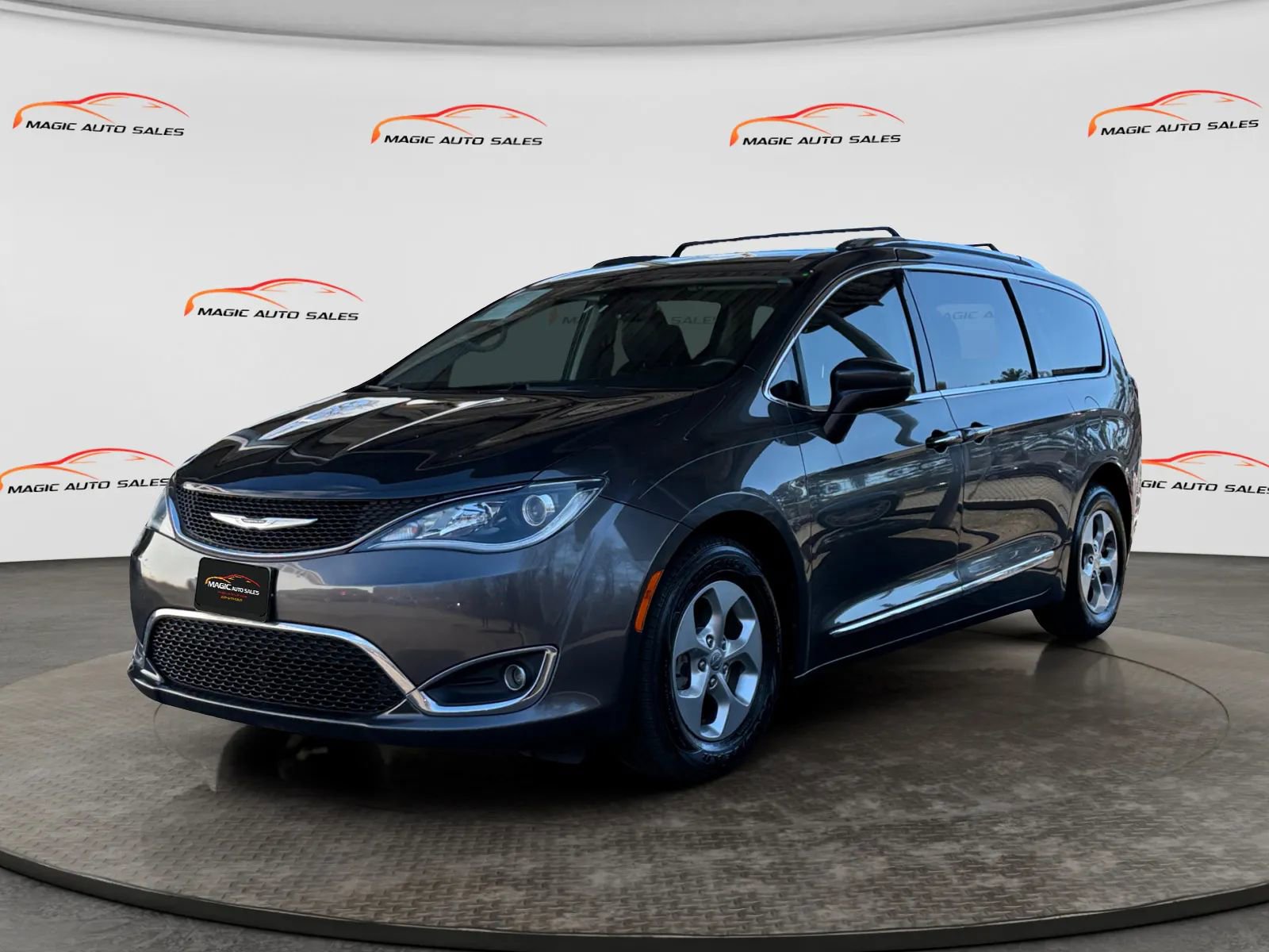 Used 2017 Chrysler Pacifica Touring-L Plus image 1