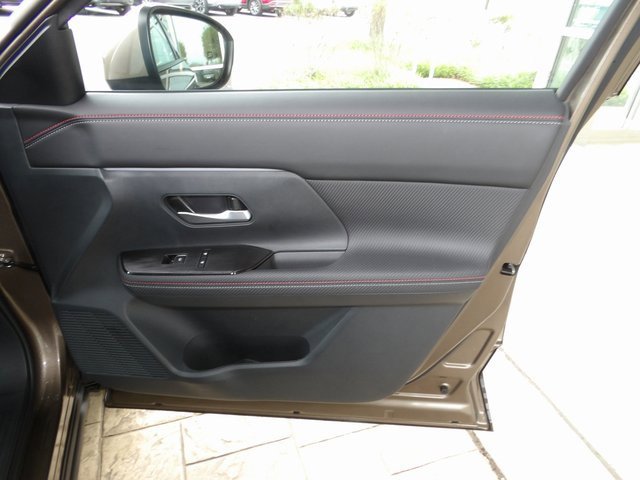 Certified 2025 Nissan Kicks SR image 21