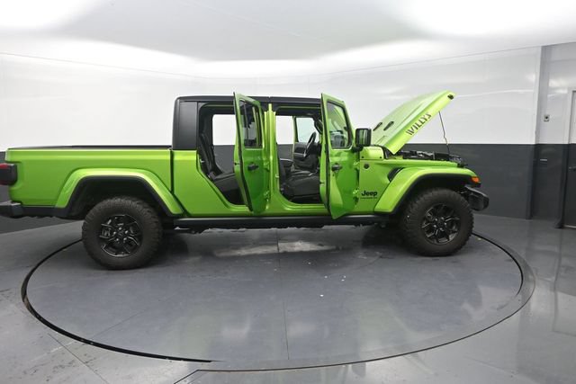 Used 2025 Jeep Gladiator Sport AWD/4WD image 37