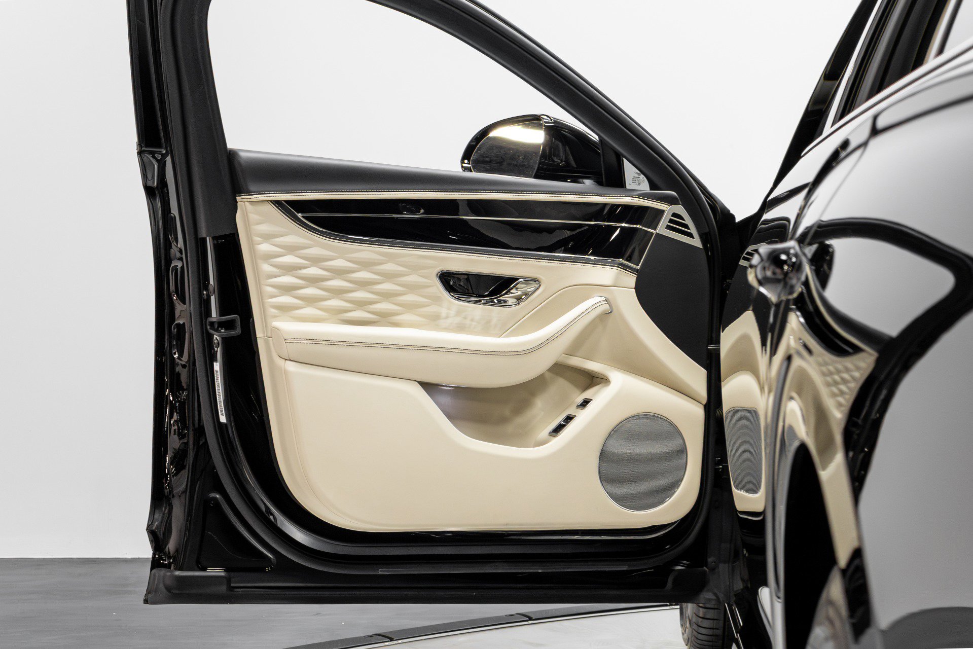 Used 2021 Bentley Flying Spur W12 image 57