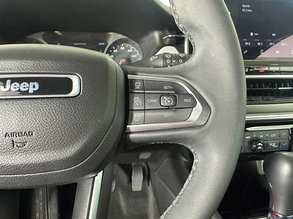 Used 2023 Jeep Compass Limited image 14