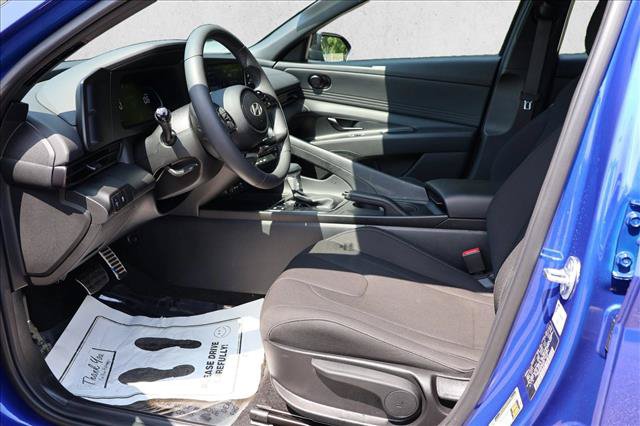 Used 2025 Hyundai Elantra Sport FWD image 11