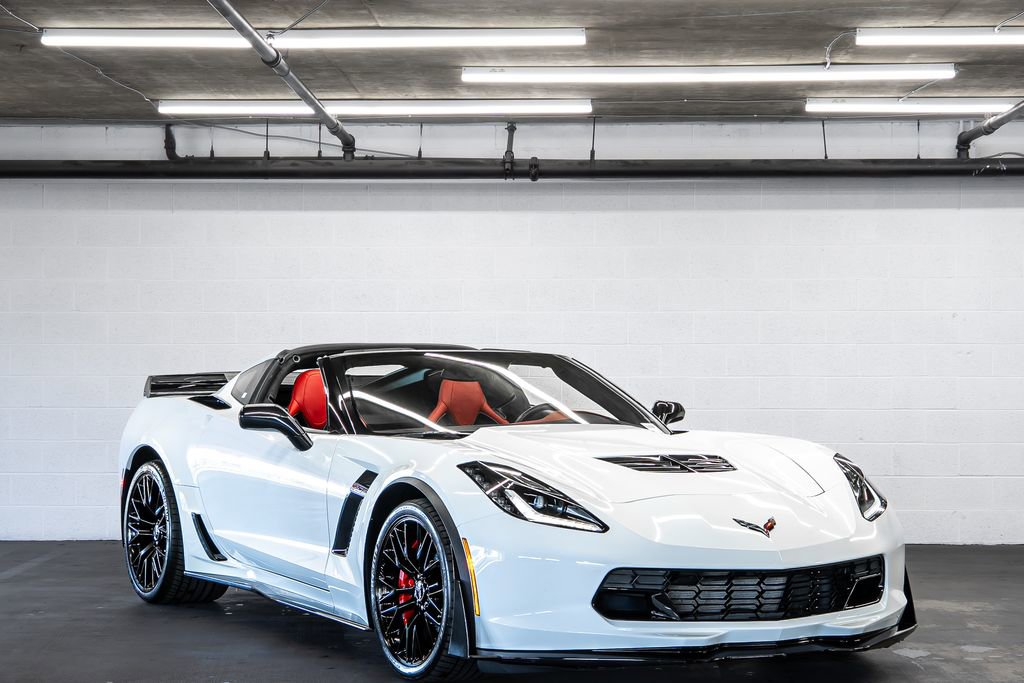 Used 2015 Chevrolet Corvette Z06 w/ 3LZ Preferred Equipment Group image 9