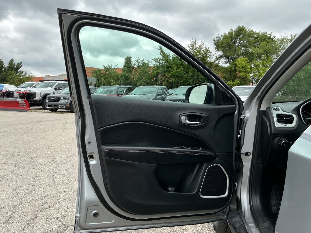 Used 2019 Jeep Compass Latitude AWD/4WD image 13