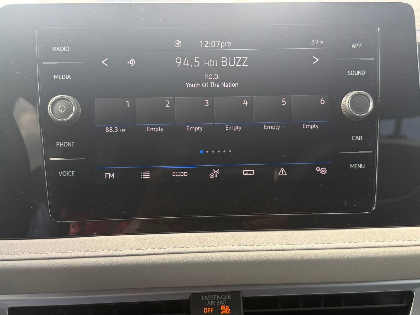 New 2026 Volkswagen Taos SE image 24