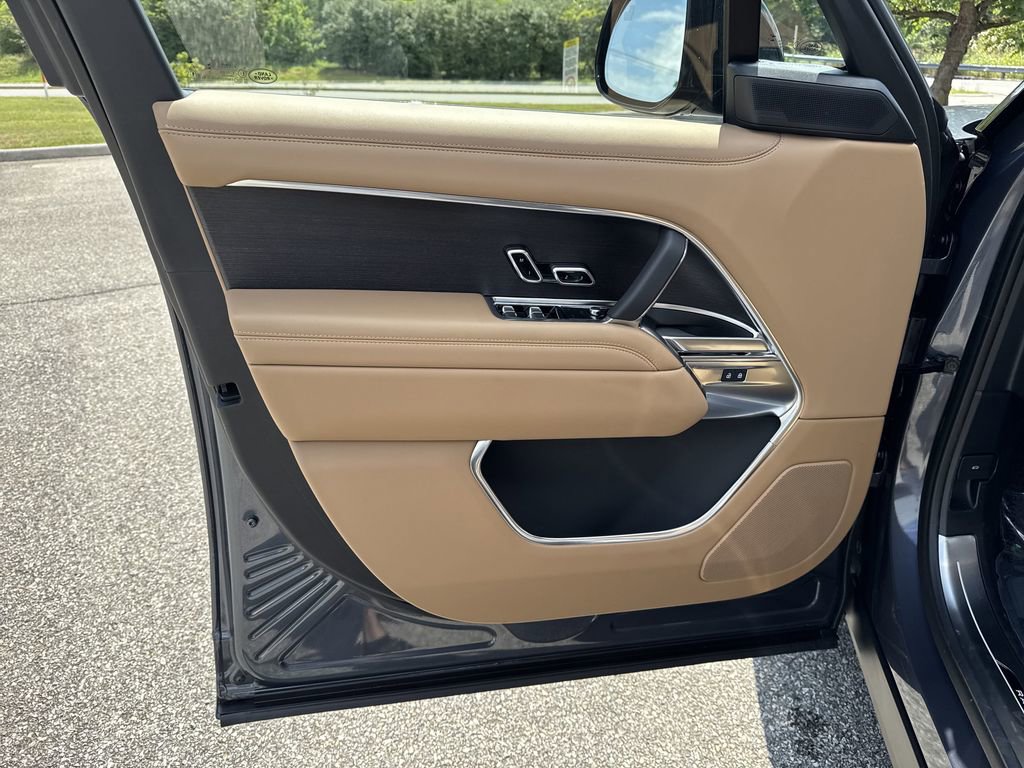 New 2025 Land Rover Range Rover SE image 15