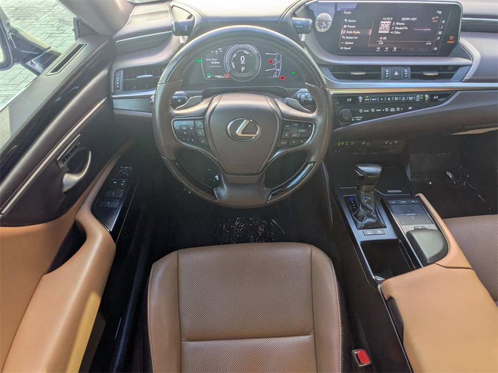 Used 2020 Lexus ES 300h w/ Premium Package image 15