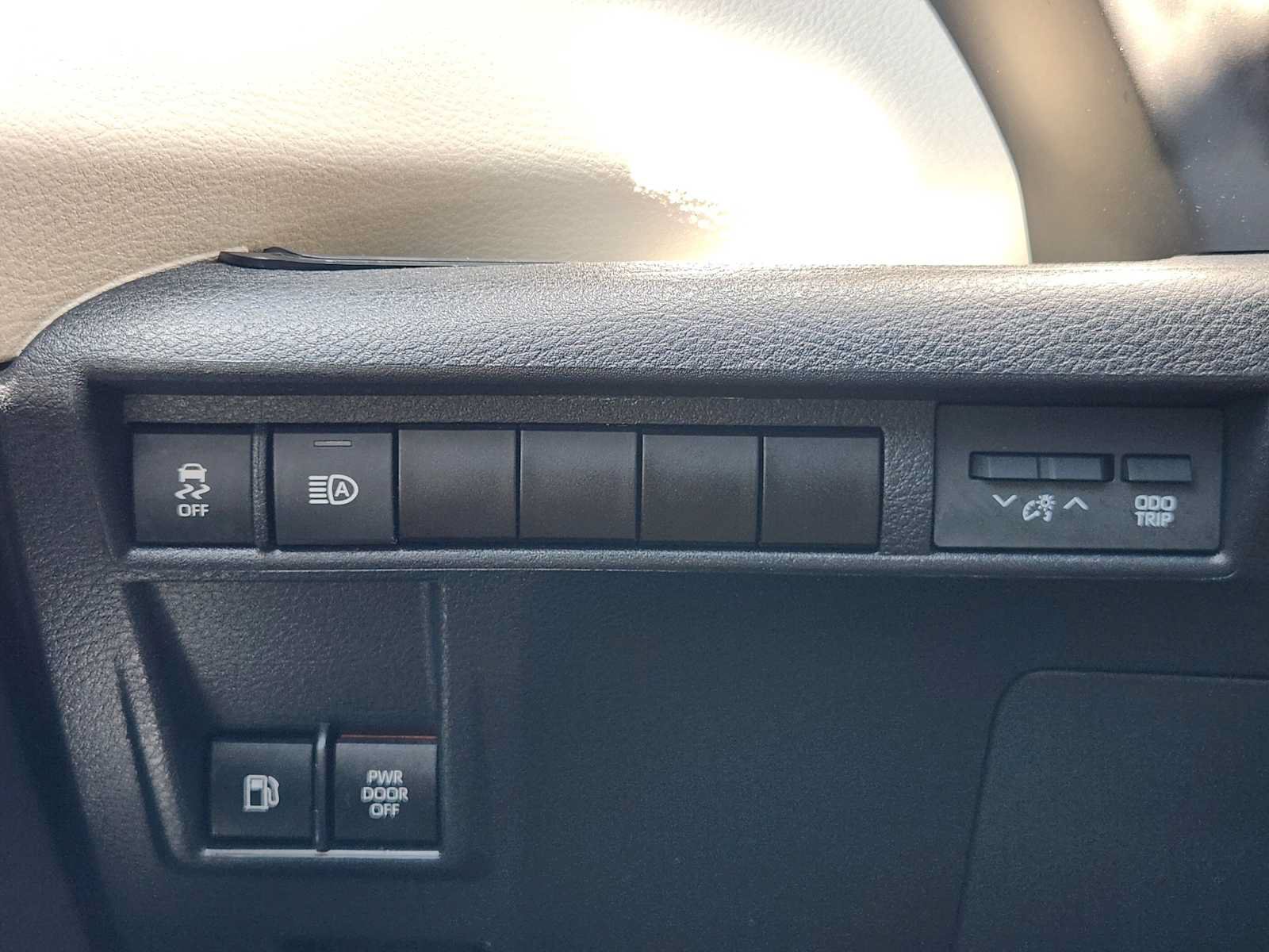 Used 2021 Toyota Sienna Limited FWD image 21