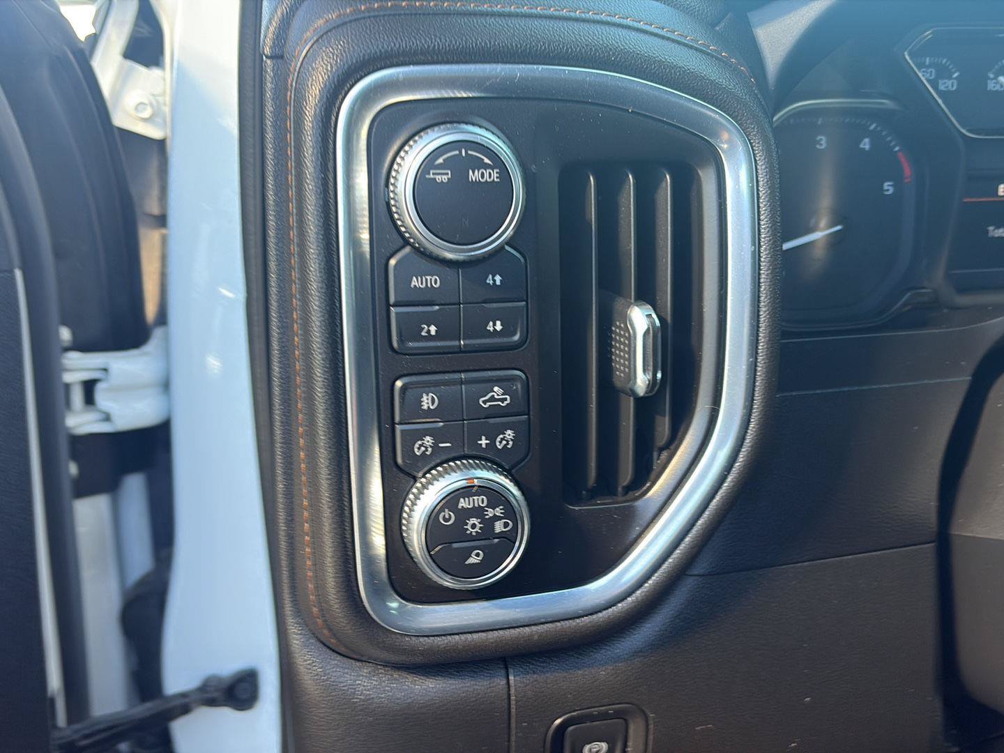 Used 2023 GMC Sierra 2500 AT4 w/ Gooseneck/5TH Wheel Package AWD/4WD image 13